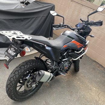 Kiser Motorcycles - My new motorcycle with it's newly installed cargo rack and crash bars. - Motorcycle Dealers Near Me - Kailua Kona, Hawaii Kiser Motorcycles - My new motorcycle with it's newly installed cargo rack and crash bars. - Motorcycle Dealers Near Me - Kailua Kona, Hawaii