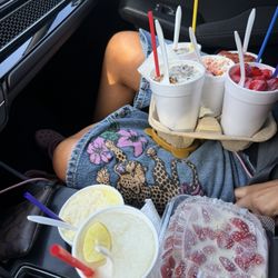 Refresqueria Arco Iris - Raspa de fresa, limon, nuez, fresas con crema and corn in a cup as well as a diablito