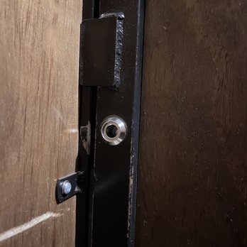Baily's Old Town - No lock on toilet stall! Really?! - New American Near Me - Temecula, California Baily's Old Town - No lock on toilet stall! Really?! - New American Near Me - Temecula, California