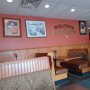 La Glory's - Seating area - Soul Food Near Me - Columbus, Ohio
