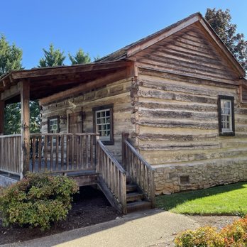 Hampton Inn Lexington-Historic District - Cabin (@ Col Alto) - Hotels Near Me - Lexington, Virginia