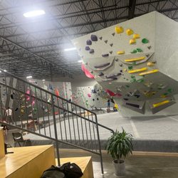 Iron City Boulders - Climb wall