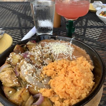 Antigua Real - Puerco En Salsa Verde - Latin American Near Me - Mukwonago, Wisconsin
