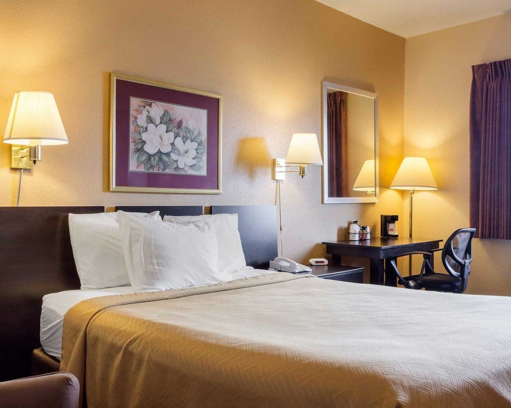 ECONO LODGE Updated October 2024 19 Photos 920 14th St SE