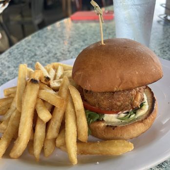 Nico's Pier 38 - Seafood Near Me - Honolulu, Hawaii