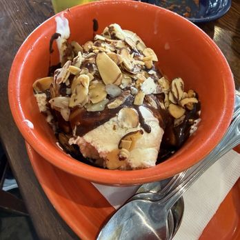 Russian River Brewing - Vinnie's ice cream sundae - Brewpubs Near Me - Windsor, California