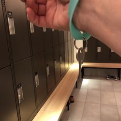 Strøm Nordic Spa - Very clean locker room, key comes on a wristband