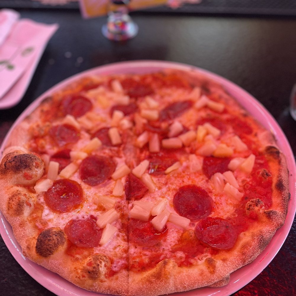 Piola - Hawaiian Pizza with pepperoni - Pizza Near Me - Doral, Florida Piola - Hawaiian Pizza with pepperoni - Pizza Near Me - Doral, Florida