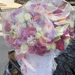 Ali Dream Flowers - Floral arrangement.