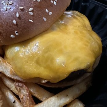 Stonewood Ale House - What my burger look like after I move my bun - American Near Me - Schaumburg, Illinois
