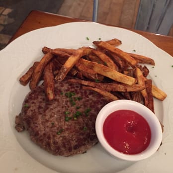 Bistrot Richelieu - Kid's hamburger steak with fries - French Near Me - Paris, 01 Bistrot Richelieu - Kid's hamburger steak with fries - French Near Me - Paris, 01