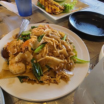 Thai Noodle House & BBQ - Pad see ew - Thai Near Me - Whittier, California