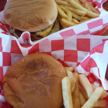 Malt N Burger - Homestyle Burger Combo and Giant Burger Combo - Hot Dogs Near Me - Alvin, Texas