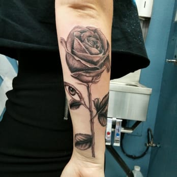 Needle Pushers - A rose by Mike Lopez - Piercing Near Me - Van Nuys, California Needle Pushers - A rose by Mike Lopez - Piercing Near Me - Van Nuys, California