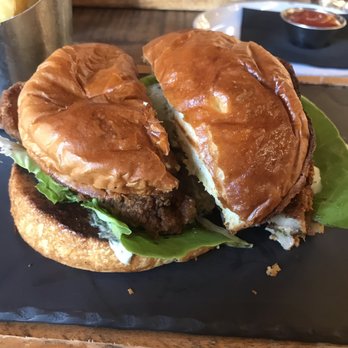 Le Chick - Fríed Chicken Bun Burger - Cocktail Bars Near Me - Miami, Florida Le Chick - Fríed Chicken Bun Burger - Cocktail Bars Near Me - Miami, Florida