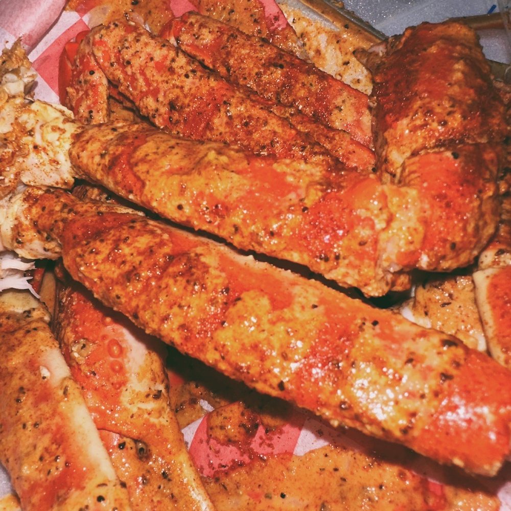 Brappin Crabs - 2 Clusters of snow crabs. - Food Trucks Near Me Brappin Crabs - 2 Clusters of snow crabs. - Food Trucks Near Me