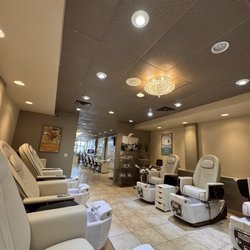 This beautiful salon with this amazing light is an oasis for me this afternoon.