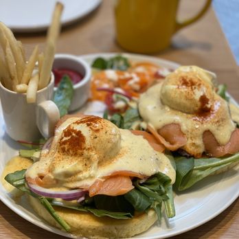 Flipper’s - Eggs Benedict with Smoked Salmon - Pancakes Near Me - New York, New York Flipper’s - Eggs Benedict with Smoked Salmon - Pancakes Near Me - New York, New York