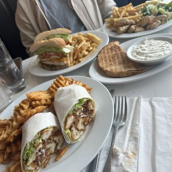 Neptune Diner - Diners Near Me - Syosset, New York