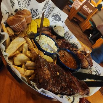 Famous Dave's Bar-B-Que - Barbeque Near Me - Kansas City, Kansas