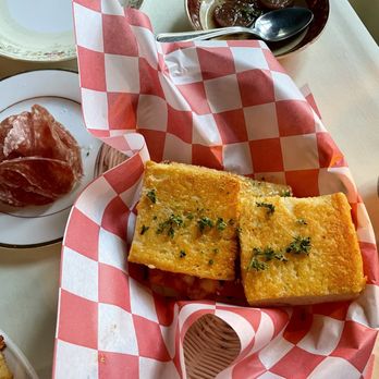 Elina's - Complimentary bread - Italian Near Me - Chicago, Illinois