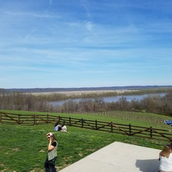OakGlenn Vineyards & Winery - Amazing view of Missouri river - Wineries Near Me - Hermann, Missouri OakGlenn Vineyards & Winery - Amazing view of Missouri river - Wineries Near Me - Hermann, Missouri