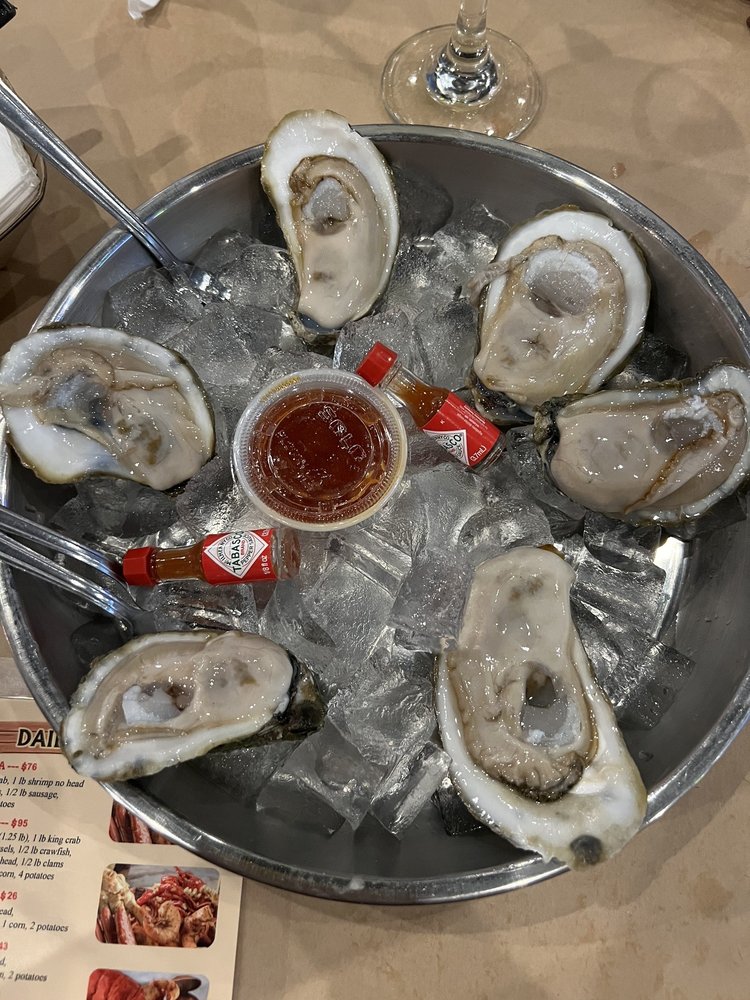 Social spots from CRAB ISLAND CAJUN SEAFOOD & BAR
