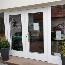 Landmetzgerei Debes - Eingang und Schaufenster von außen