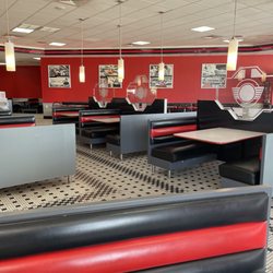 Steak ’n Shake - Off limits seating
