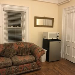 Marion Inn - Room 5 is newly renovated with shared bathroom, Located at Coolidge Corner, brookline, steps away from Greenline