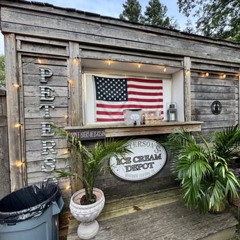 Peterson's Ice Cream Depot - Decor - Ice Cream & Frozen Yogurt Near Me - Clifton, Virginia Peterson's Ice Cream Depot - Decor - Ice Cream & Frozen Yogurt Near Me - Clifton, Virginia