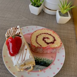 Su Pan Bakery - Tres leches y cranberry roll