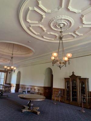 Iolani Palace by null
