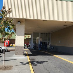 Fred Meyer - Entrance!
