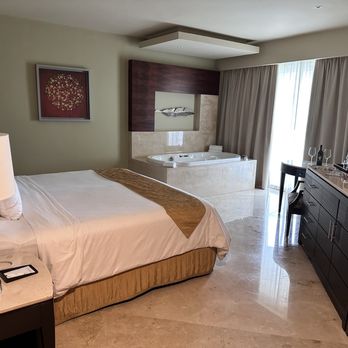 Moon Palace Cancun - Jet tub in the bedroom - Resorts Near Me - Cancún, ROO Moon Palace Cancun - Jet tub in the bedroom - Resorts Near Me - Cancún, ROO