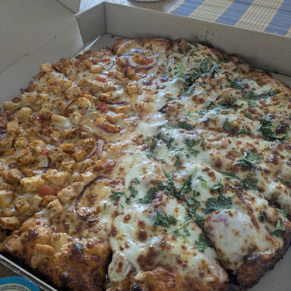 Curry Pizza House Hayward - 1/2 butter chicken, 1/2 aloo gobhi - Pizza Near Me - Hayward, California Curry Pizza House Hayward - 1/2 butter chicken, 1/2 aloo gobhi - Pizza Near Me - Hayward, California