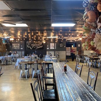 Dee Willie’s BBQ  - Dining area and grill area - Barbeque Near Me - San Antonio, Texas