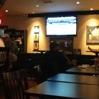 Shakey's Sports Pub - Sports Bars Near Me - Toronto, Ontario