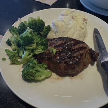 Applebee's Grill + Bar - Steak - American Near Me - Anaheim, California