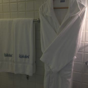 Halekulani Hotel - Hotels Near Me - Honolulu, Hawaii