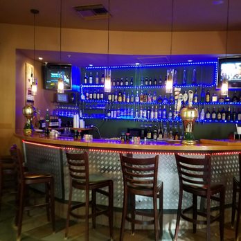 Crazy Buffet - The bar is still empty, perhaps the servers do not how to sell rooms - Buffets Near Me - West Palm Beach, Florida