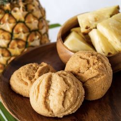 Pineapple shortbread cookies