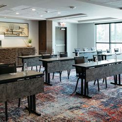 Revel Hotel Des Moines Urbandale, Tapestry Collection by Hilton - Meeting Room