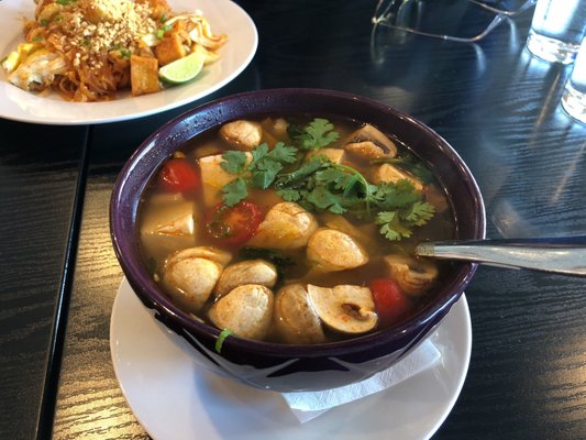 Vida's Thai Food by null