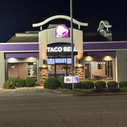Exterior outside entrance of Taco Bell - Daleville, Alabama Exterior outside entrance of Taco Bell - Daleville, Alabama
