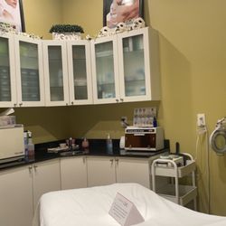 MassageLuXe - Esthetics Room