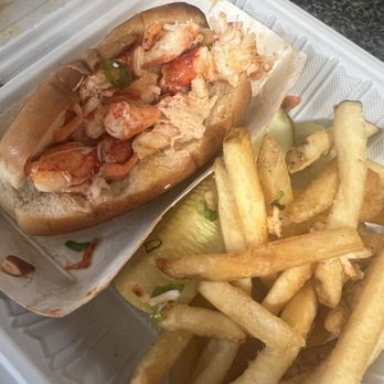 Red Hook Lobster Pound - Connecticut roll - Seafood Near Me - Brooklyn, New York Red Hook Lobster Pound - Connecticut roll - Seafood Near Me - Brooklyn, New York