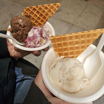 Jeni's Splendid Ice Creams - Standard & Kid's Scoop - Ice Cream & Frozen Yogurt Near Me - Los Angeles, California Jeni's Splendid Ice Creams - Standard & Kid's Scoop - Ice Cream & Frozen Yogurt Near Me - Los Angeles, California