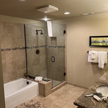 Collins Lake Resort - Large spacious bathroom - Hotels Near Me - Government Camp, Oregon Collins Lake Resort - Large spacious bathroom - Hotels Near Me - Government Camp, Oregon