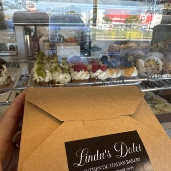 Linda's Dolci - Pastini Con Creama - Bakeries Near Me - Albuquerque, New Mexico